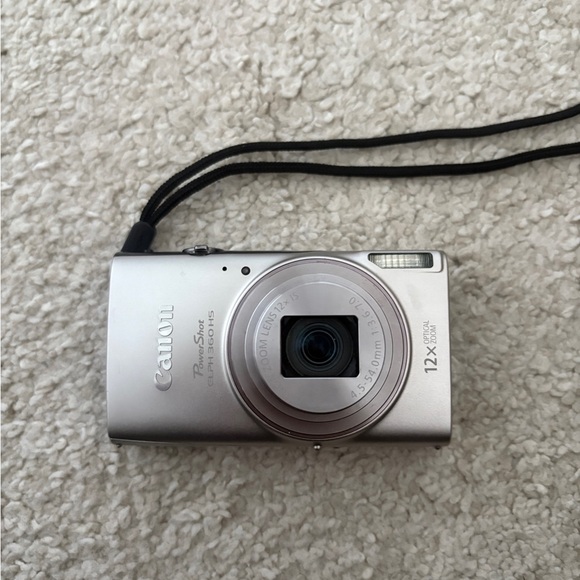 Canon PowerShot ELPH 360 HS - Sleek Silver - Picture 1 of 9